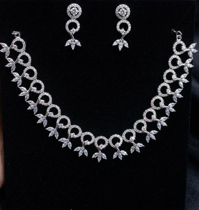 #LC1127 Marquise Cluster Loop Necklace